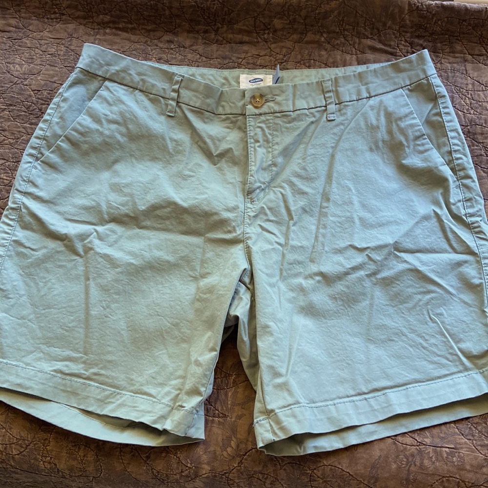 Old Navy women’s Olive shorts